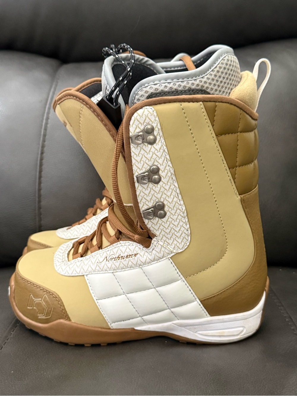Northwave Topaz Snowboard Boots beige, white, brown Women’s Size-7 /Men’s Size-6